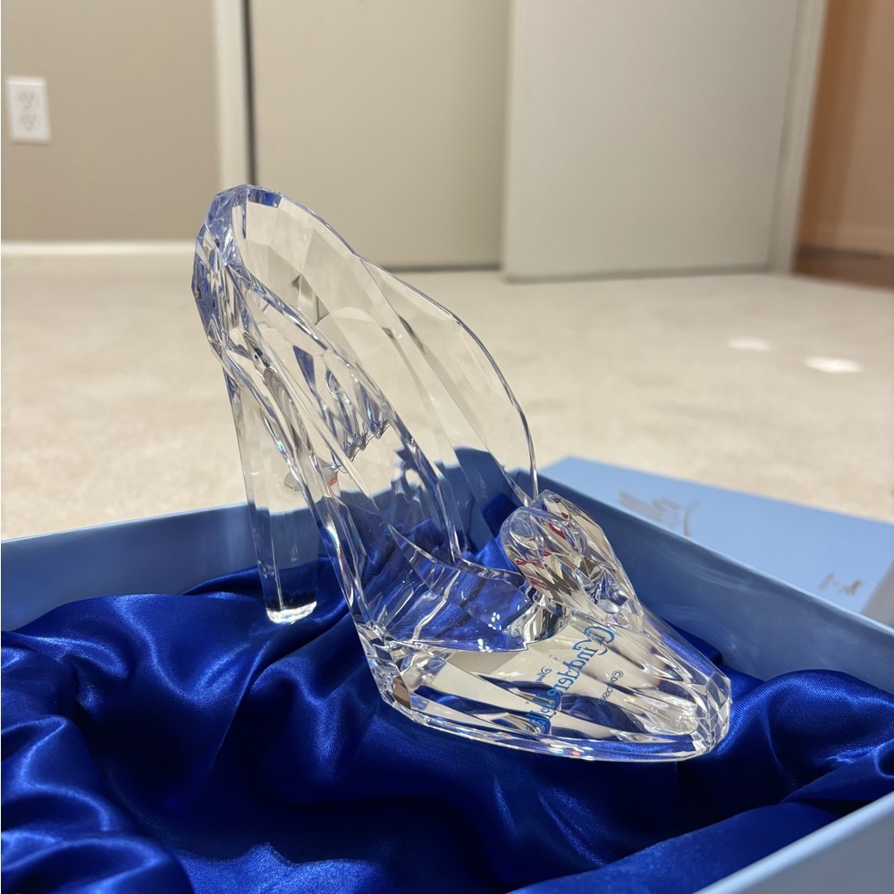 Cinderella Glass Slipper makeup brush holder Spectrum X Disney LIMITED EDITION